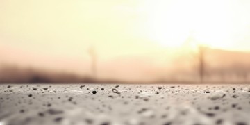 阳光中的黑白灰究竟是哪首歌？