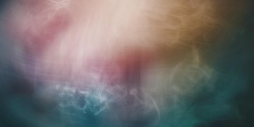 谁都不靠近出自哪首歌？