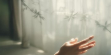 安静的掌声风风声声到底是哪首歌？